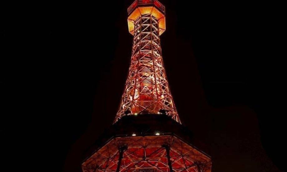 Oranžová kampaň OSN proti násilí na ženách rozsvítí dvanáct známých staveb v Česku