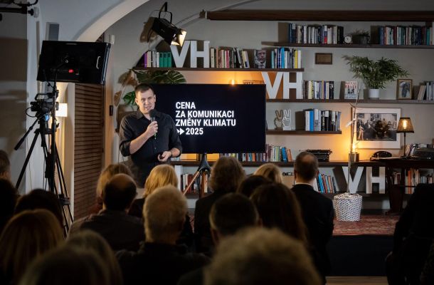 Cenu za komunikaci změny klimatu v Česku za rok 2025 získal sociální a environmentální psycholog Jan Krajhanzl