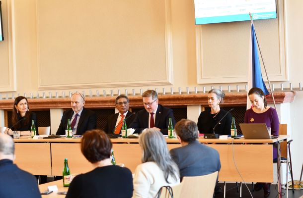 Plán reakce na uprchlickou situaci 2025 v Česku: Projev mezinárodní solidarity pro podporu Ukrajiny a udržitelnou integraci uprchlíků